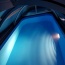 Osvetlený bazén pod zastrešením