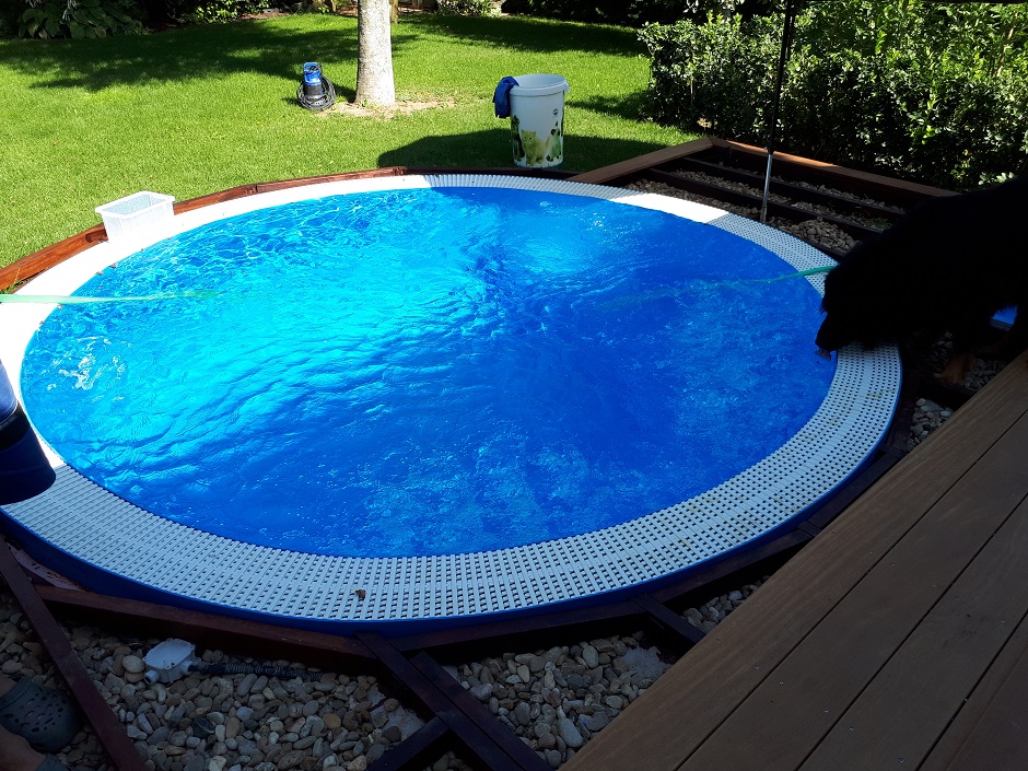 Kruhový prelivový bazén