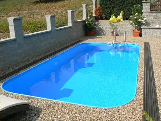 Kvalitný plastový bazén so zaoblenými rohmi a lemovou lištou